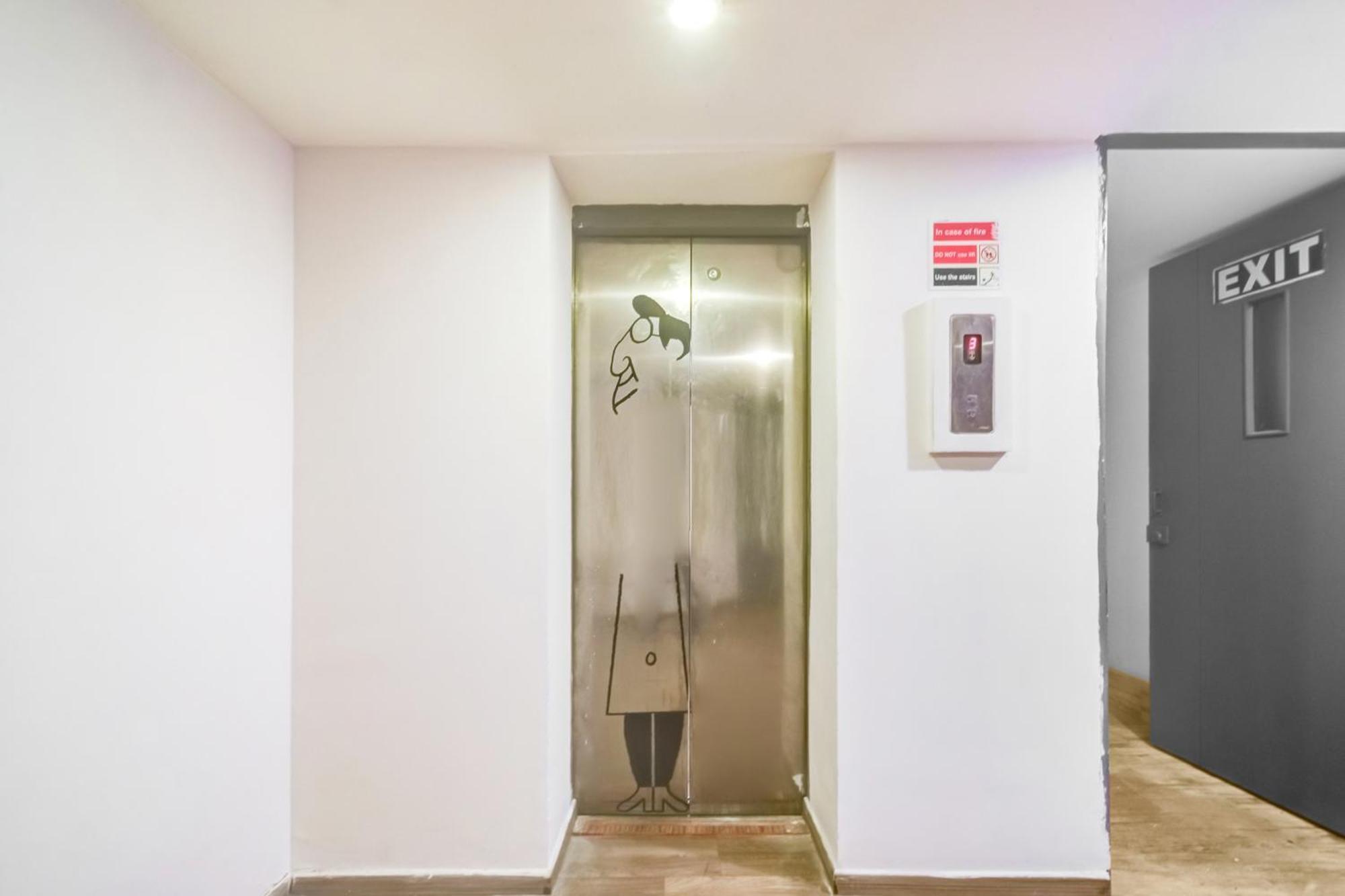 ホテル Super Townhouse Lakdikapul ハイデラバード エクステリア 写真
